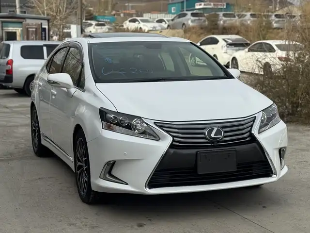 Lexus HS