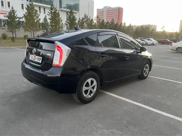 Toyota Prius 30