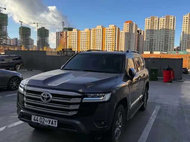 Toyota Land Cruiser 300