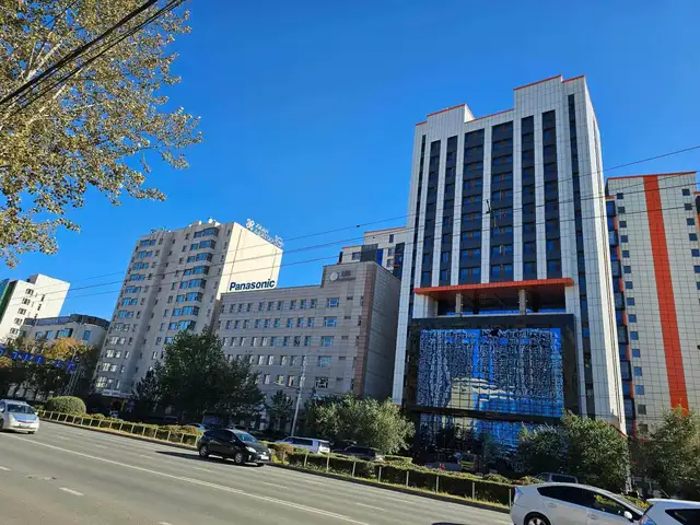 10-р хороолол, ub platinum төв 1 давхарт гадагш хаалгатай 200мкв талбай, Улаанбаатар — Баянгол — 10-р хороолол