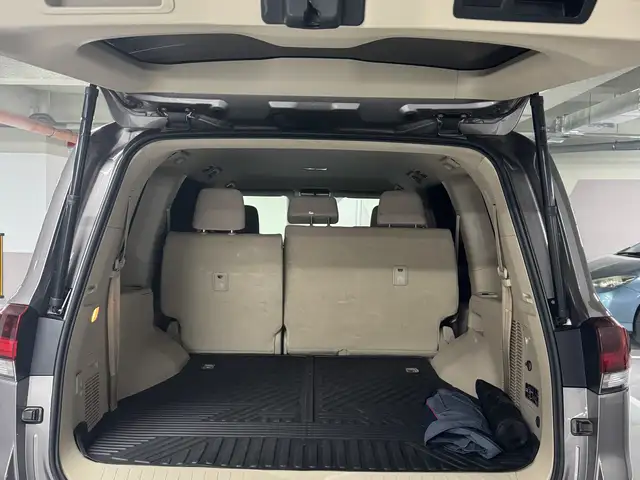 Toyota Land Cruiser 300