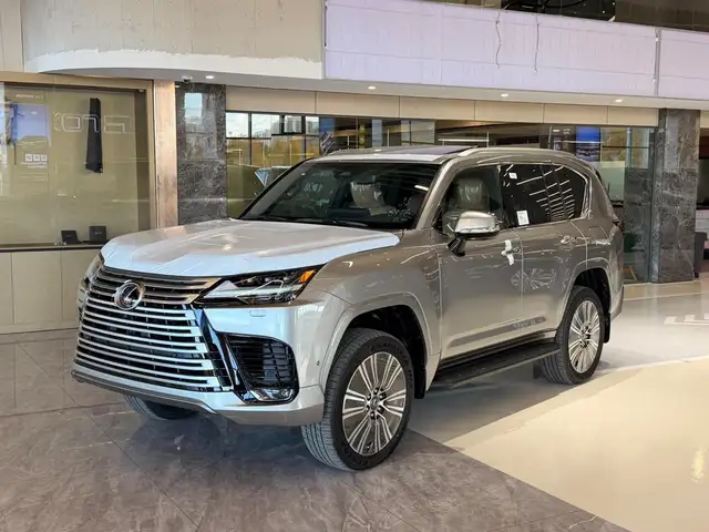 Lexus LX 700