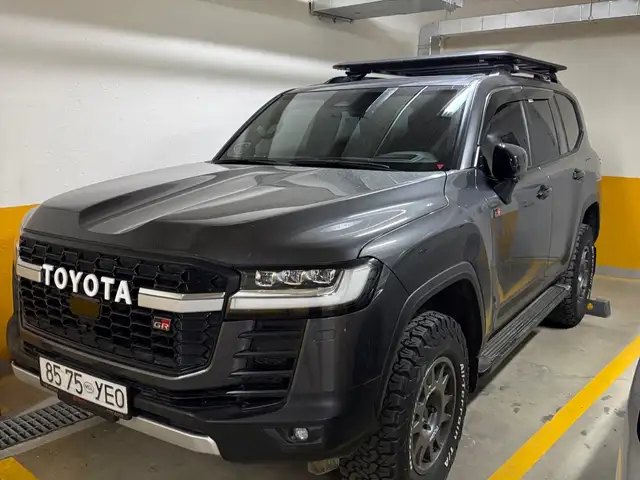 Toyota Land Cruiser 300