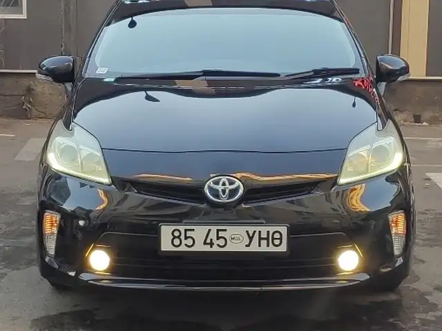 Toyota Prius 30