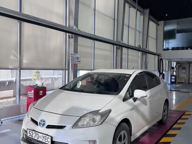 Toyota Prius 30