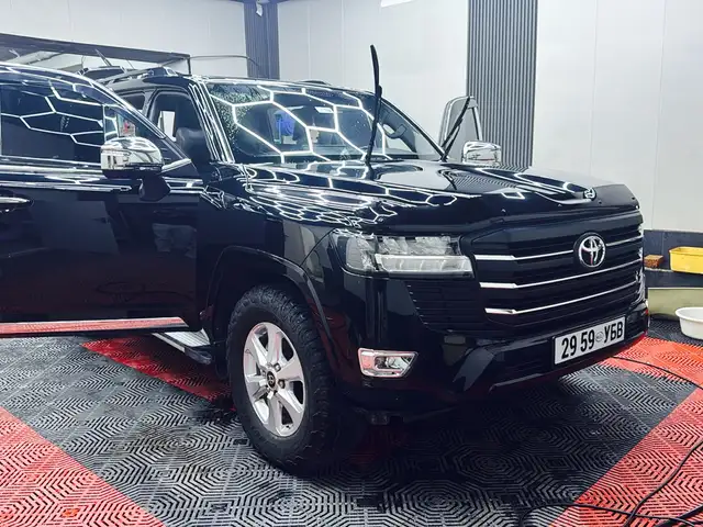 Toyota Land Cruiser 300