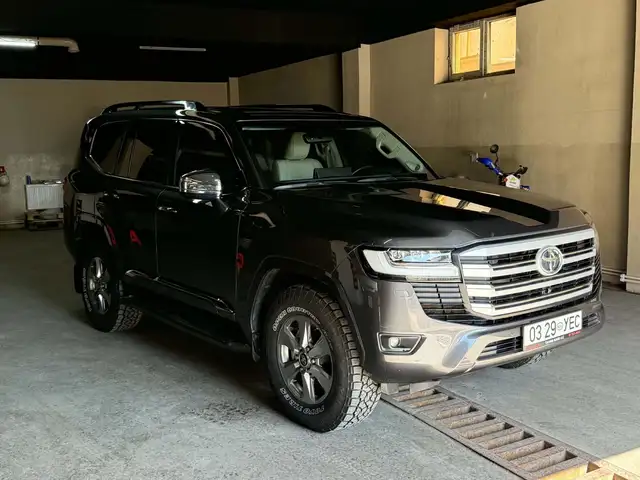 Toyota Land Cruiser 300