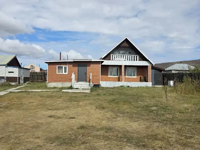 Эрдэнэт хашаа байшин, Орхон