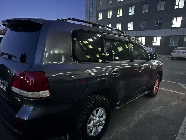 Toyota Land Cruiser 200