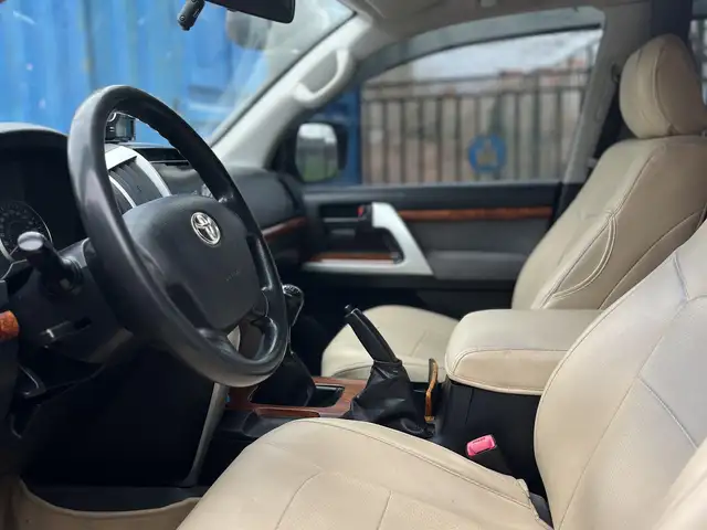 Toyota Land Cruiser 200