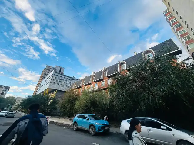 Хөгжим бүжгийн урд сургалтын төвд 76мкв талбай, Улаанбаатар — Сүхбаатар — 6-р хороо