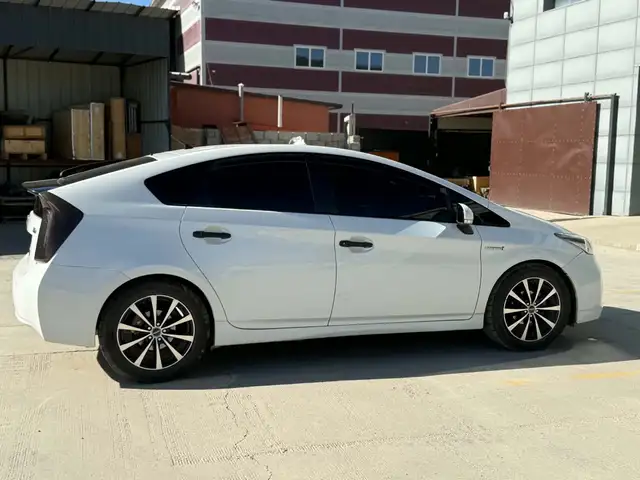 Toyota Prius 30