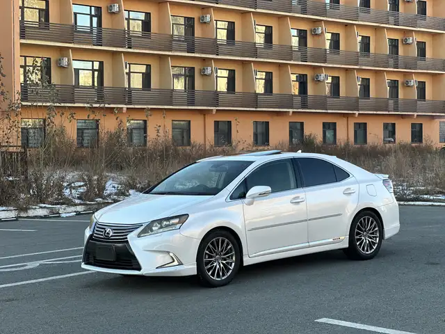 Lexus HS