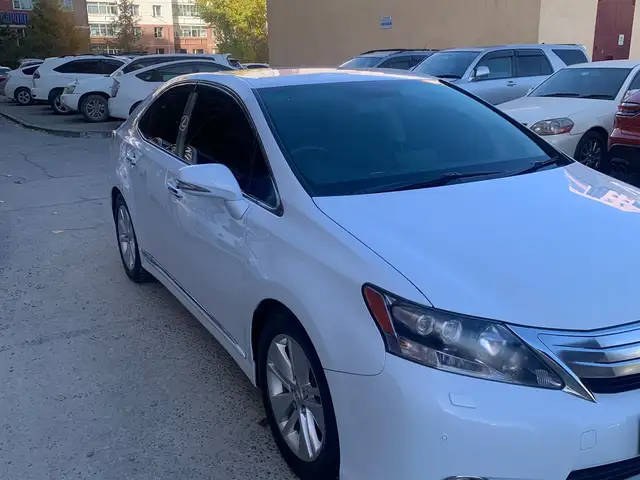 Lexus HS