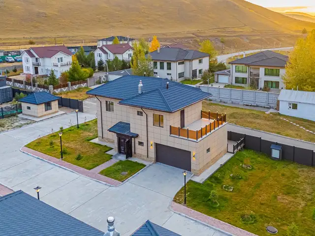Sky resort-ийн зүүн талд байрлах sky town таун хаус 220мкв, Улаанбаатар — Баянзүрх — 11-р хороо