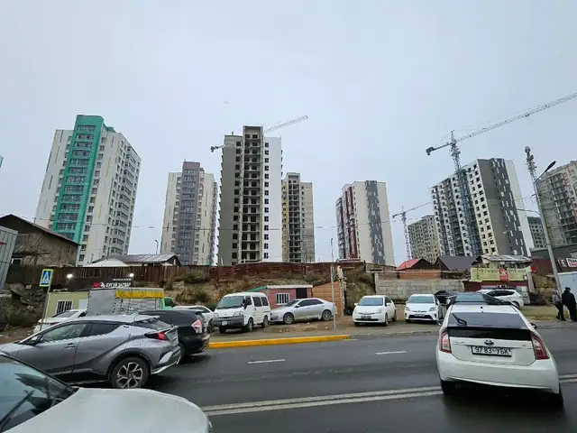 Өргөө кино театрын баруун хойно зам дагуу Өргөөгийн хойно Өмчилсөн 200,28 мкв га, Улаанбаатар — Баянгол — 10-р хороо
