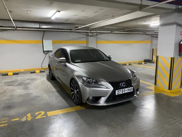 Lexus IS