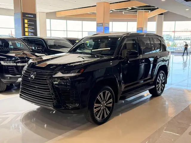 Lexus LX 700