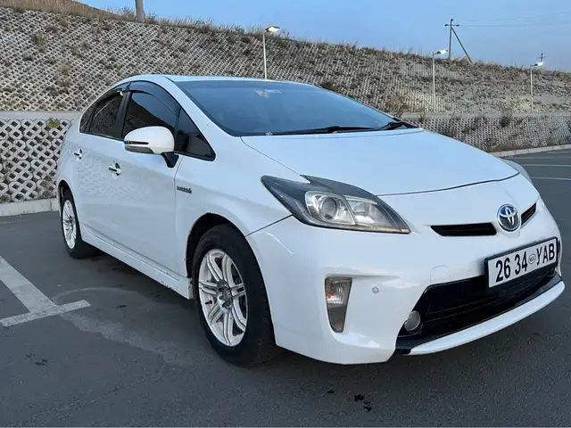 Toyota Prius 30