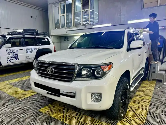 Toyota Land Cruiser 200
