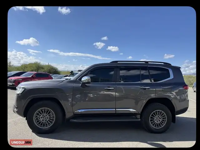 Toyota Land Cruiser 300