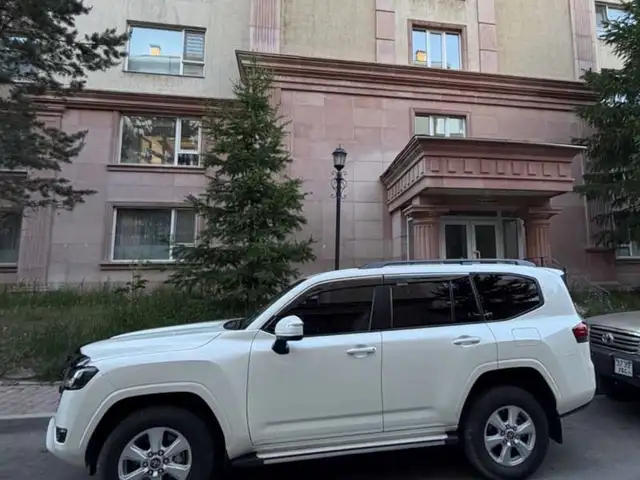 Toyota Land Cruiser 300