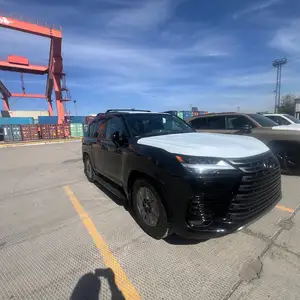 Lexus LX 700