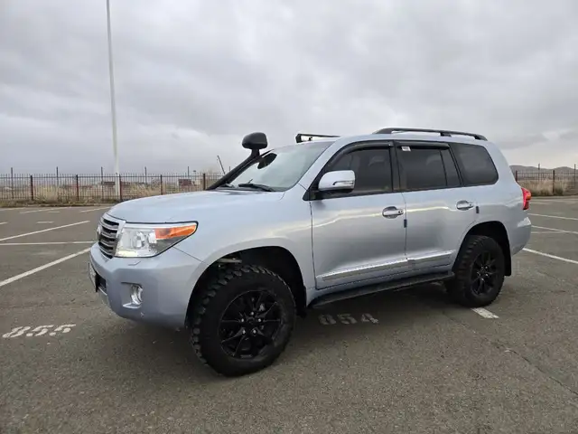 Toyota Land Cruiser 200