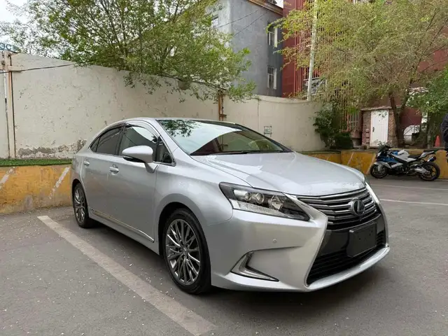 Lexus HS