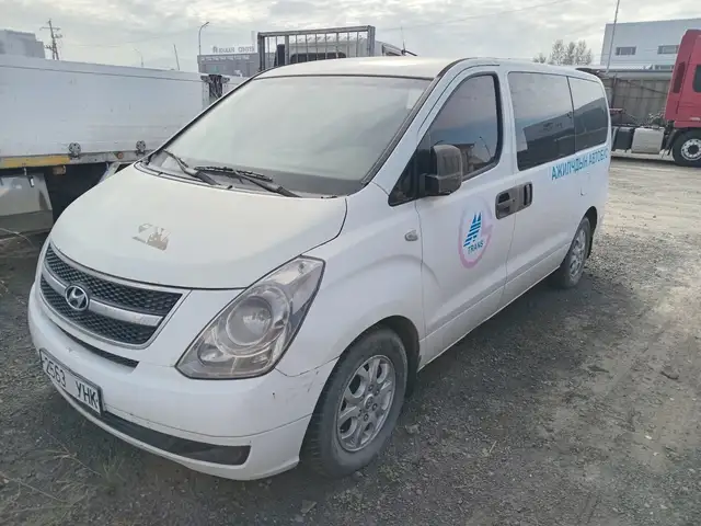 Hyundai Starex