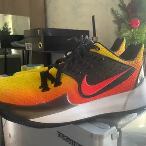 Kyrie low sunset, Улаанбаатар — Сүхбаатар — 100 айл