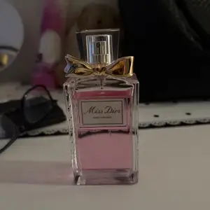 Dior unertei us 100ml, Улаанбаатар — Хан-Уул — Зайсан