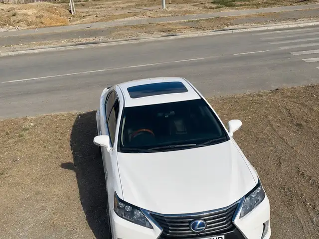 Lexus HS
