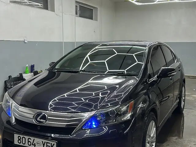 Lexus HS