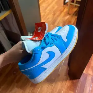 Солонгосоос ирсэн ориг nike, Улаанбаатар — Сонгинохайрхан — 1-р хороолол