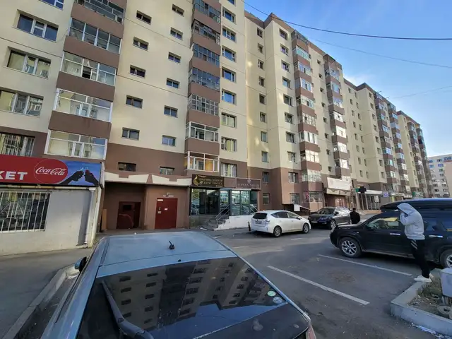 Натурын дунд зам гангарын 38 байр 50мкв үйлчилгээний талбай, Улаанбаатар — Баянзүрх — 25-р хороо