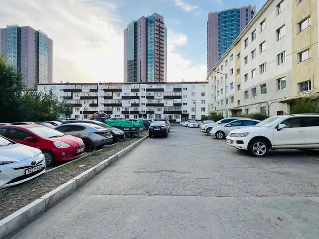 Баруун 4 зам өгөөжийн урд 62мкв 3 өрөө байр, Улаанбаатар — Сүхбаатар — 4-р хороо