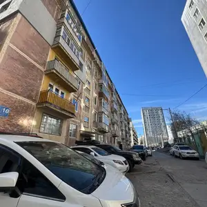 Бзд 4хороо жуков аpartment60 зүүн талд 10 байранд 50мкв гал тогоо тусдаа 2 өрөө, Улаанбаатар — Баянзүрх — 4-р хороо