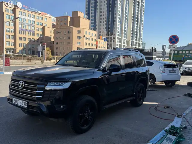 Toyota Land Cruiser 300