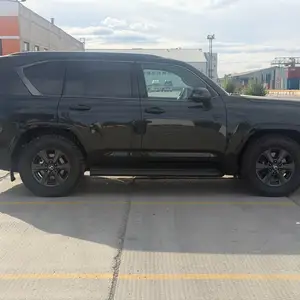 Lexus LX 700