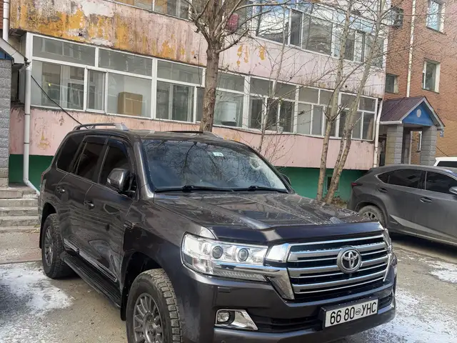 Toyota Land Cruiser 200