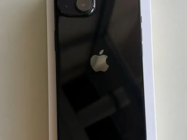 Apple iPhone 13, 128 gb, Midnight, Улаанбаатар — Сүхбаатар — 6-р хороо