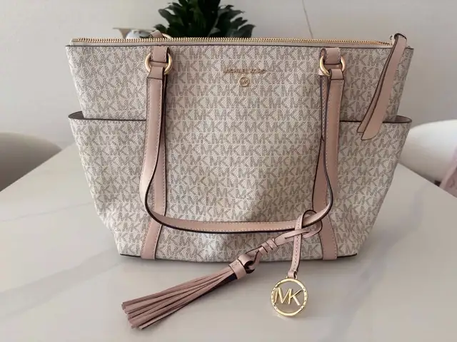 Michael кors сharlotte tote, Улаанбаатар — Баянзүрх — 7-р хороо