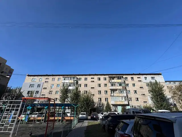 Төмөр зам ханбүргэдэй хашаан доторх 1-р байранд гал тогоо тусдаа 1 өрөө 34мкв, Улаанбаатар — Баянгол — Төмөр зам