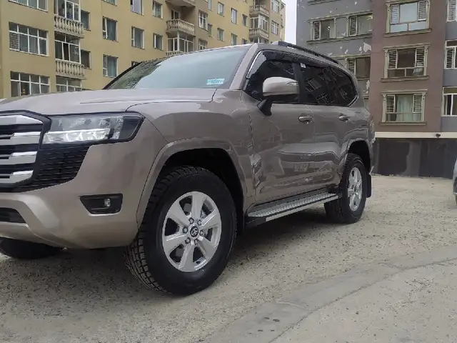 Toyota Land Cruiser 300