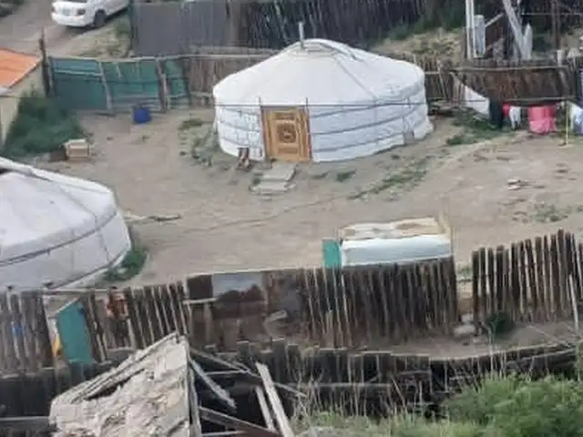 Хотын төвтэй ойр хоосон хашаа, Улаанбаатар — Сүхбаатар — Дарь Эх