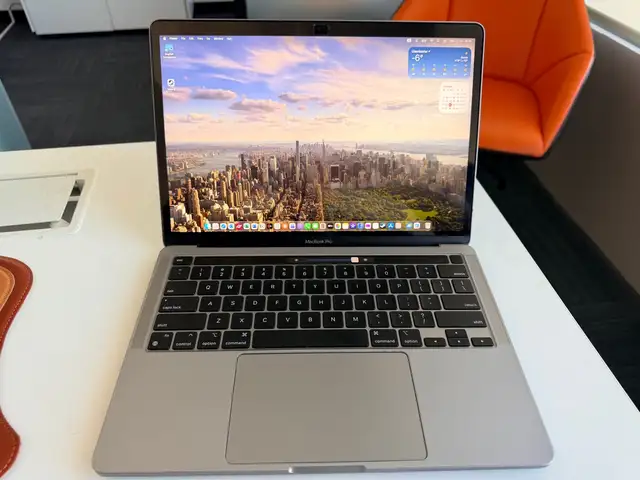 Apple 13", Apple M2, Улаанбаатар — Баянгол — 10-р хороолол