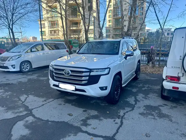 Toyota Land Cruiser 300