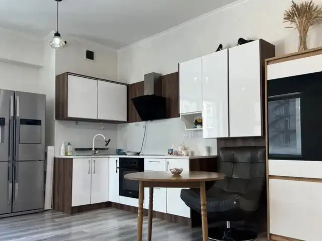 Сбд 1-р хороо апартмент 100 хотхонд 3 өрөө 80m2, Улаанбаатар — Сүхбаатар — 1-р хороо