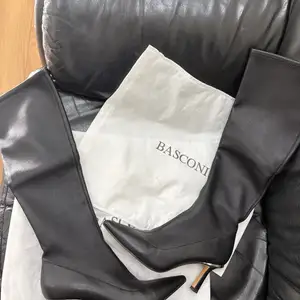 Basconi 35 size tvriitei gutal, Улаанбаатар — Хан-Уул — Зайсан